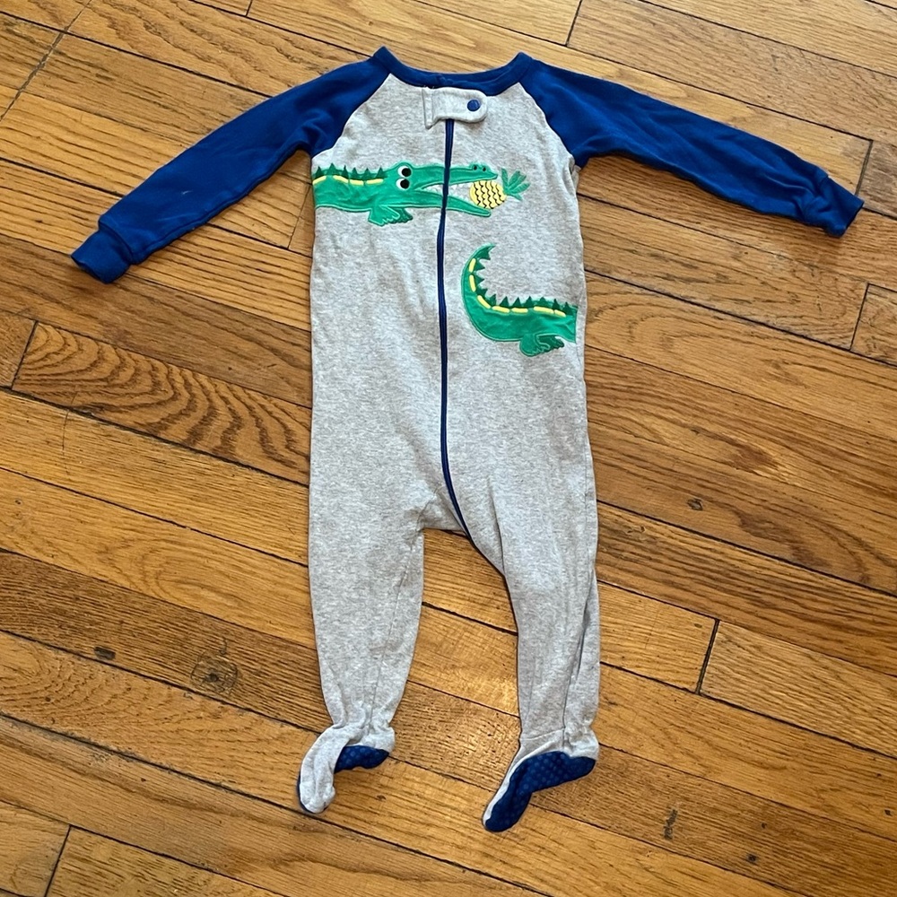 Bundles Alligator Sleeper, Size 6-9 Months